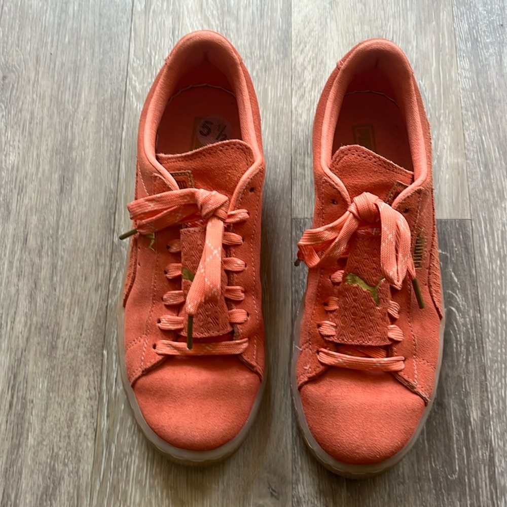 Woman’s Puma shoes. Pink/salmon color size 6.5